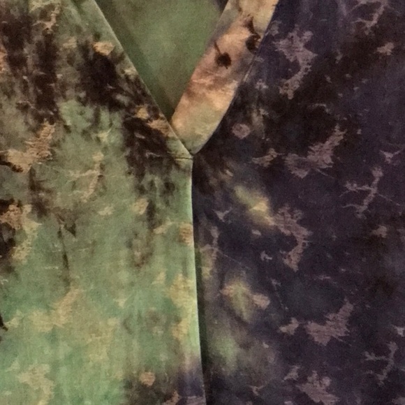 Comfortable and soft ladies top! - Picture 3 of 5